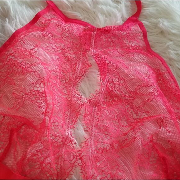 32D {Victoria's Secret } Red Lace Unlined Bra - Picture 10 of 12